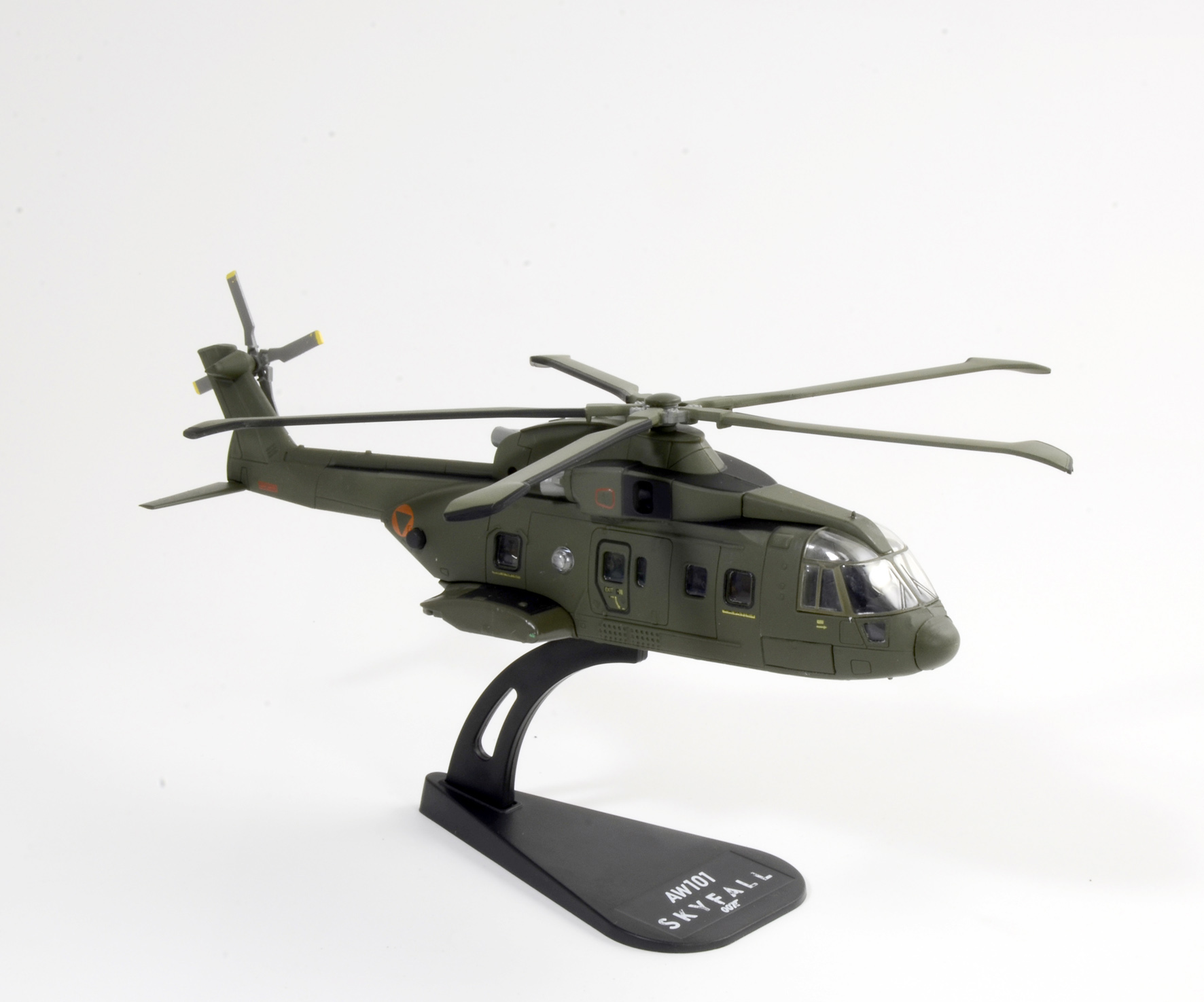ITALERI - AW 101 SKYFALL - Die Cast Model