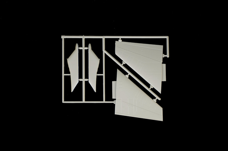 Black Dog 1/72 B-52G Stratofortress Wing Flaps Detail Set | For Italeri Kit A72015