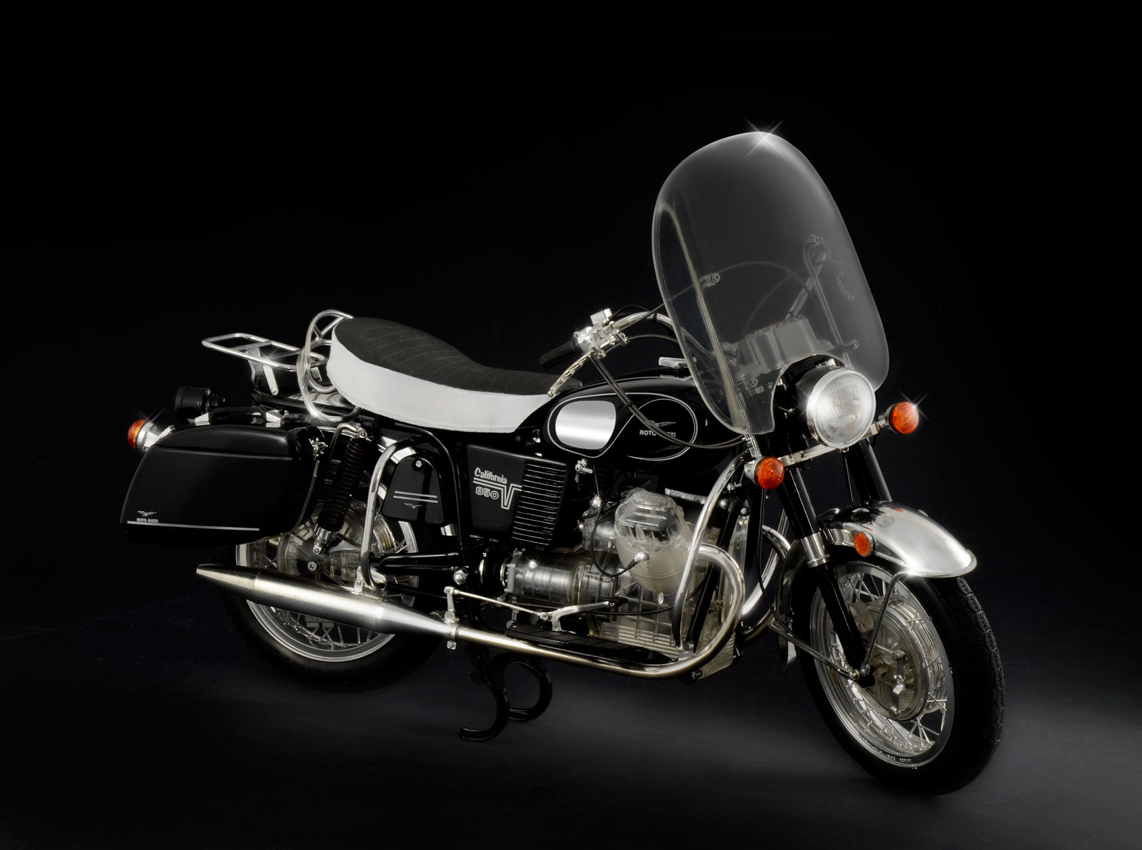 バイクプラモデル　イタレリ　MOTO GUZZI V850 California